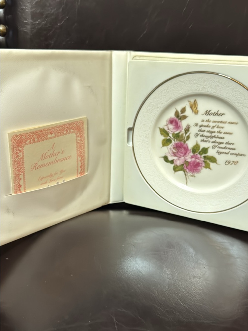 Mother Remembrance Decorative Plate with Pink Rose Motif